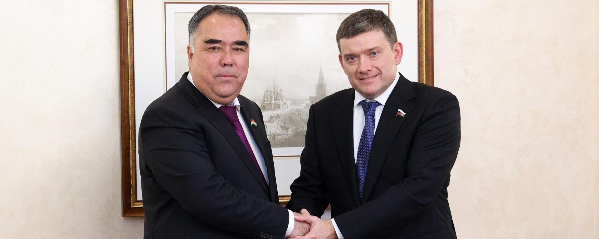 Встреча вице-спикера Совфеда Николая Журавлева с первым зампредом верхней палаты парламента Таджикистана Раджабом Ахмадзодой.  - Sputnik Тоҷикистон, 1920, 18.03.2026