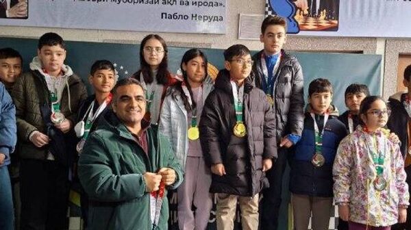 Таджикские школьники выступят на чемпионате Азии по шахматам в Казахстане - Sputnik Таджикистан