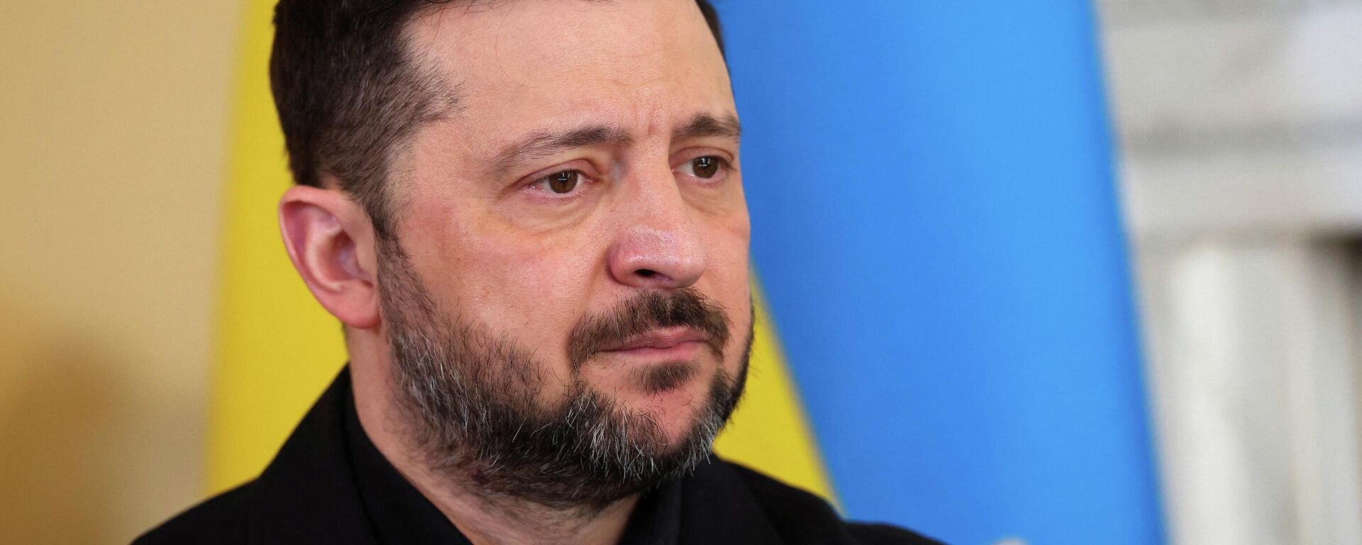 Владимир Зеленский во время встречи с премьер-министром Великобритании Киром Стармером на Даунинг-стрит, 10, в Лондоне, Великобритания, 17 марта 2026 года.  - Sputnik Тоҷикистон, 1920, 18.03.2026