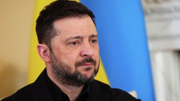 Владимир Зеленский во время встречи с премьер-министром Великобритании Киром Стармером на Даунинг-стрит, 10, в Лондоне, Великобритания, 17 марта 2026 года. - Sputnik Тоҷикистон
