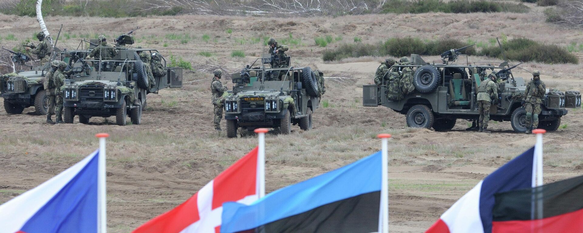 Учения НАТО Noble Jump на полигоне недалеко от Свентошова-Загана, Польша, 18 июня 2015 года - Sputnik Таджикистан, 1920, 18.03.2026