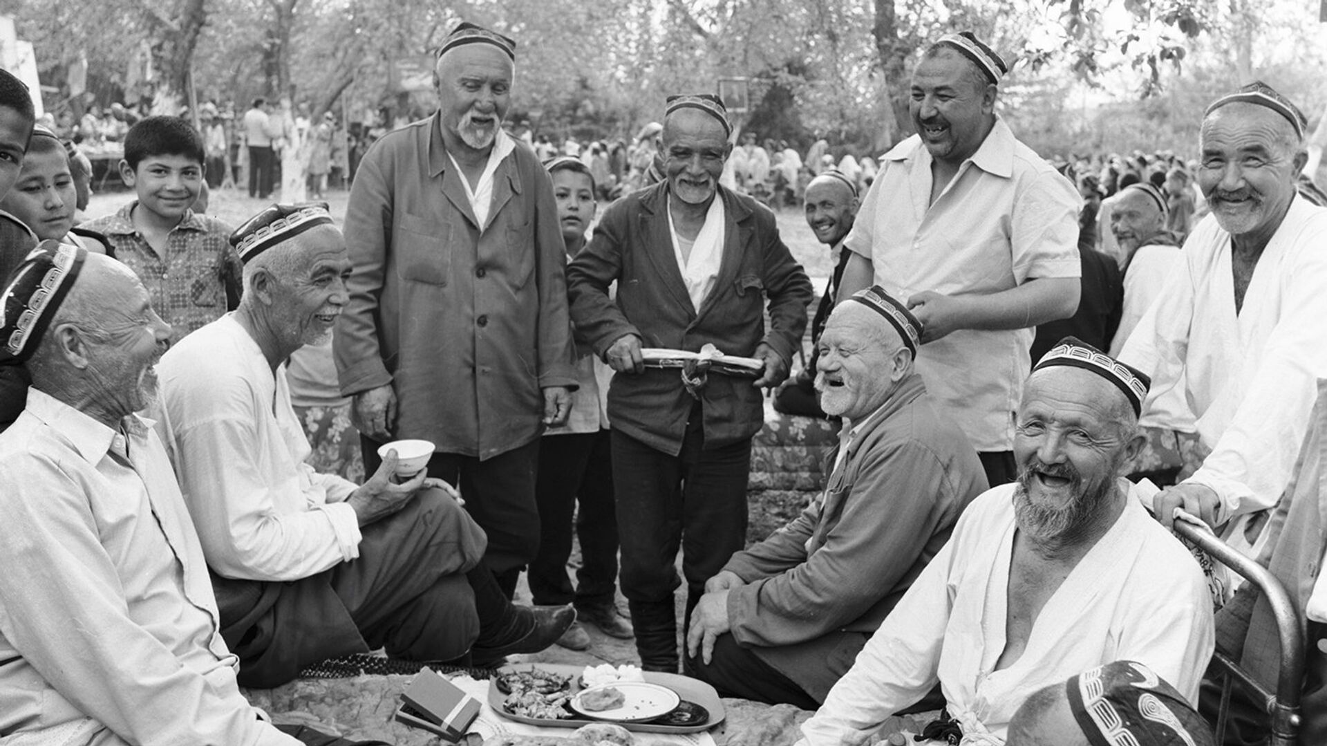 Традиционное соревнование острословов на празднике весны навруз - Sputnik Таджикистан, 1920, 20.03.2026