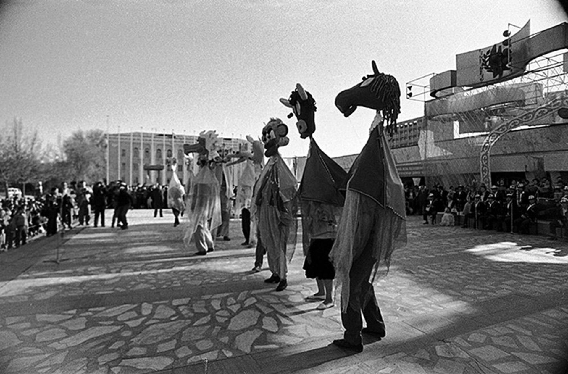 Фотофакт: самое первое празднование Нооруза в Кыргызстане - Sputnik Таджикистан, 1920, 20.03.2026