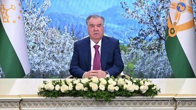 Эмомали Рахмон поздравил соотечественников с Наврузом.