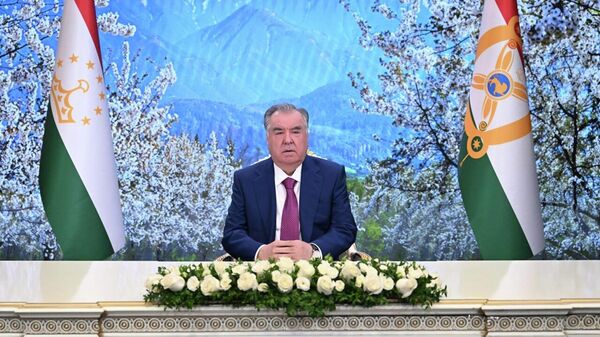 Эмомалӣ Раҳмон тоҷиконро бо иди Наврӯз табрик гуфт - Sputnik Тоҷикистон