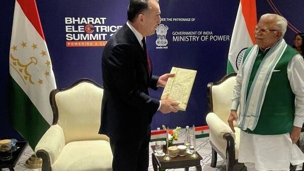 Тоҷикистон ва Ҳиндустон ҳамкориҳоро дар бахши энергетика тақвият медиҳанд - Sputnik Тоҷикистон