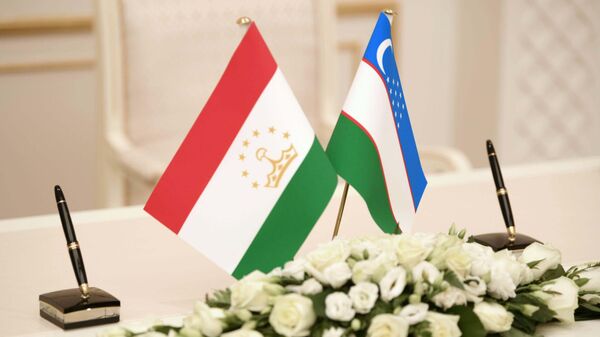 Флаги Узбекистана и Таджикистана  - Sputnik Тоҷикистон