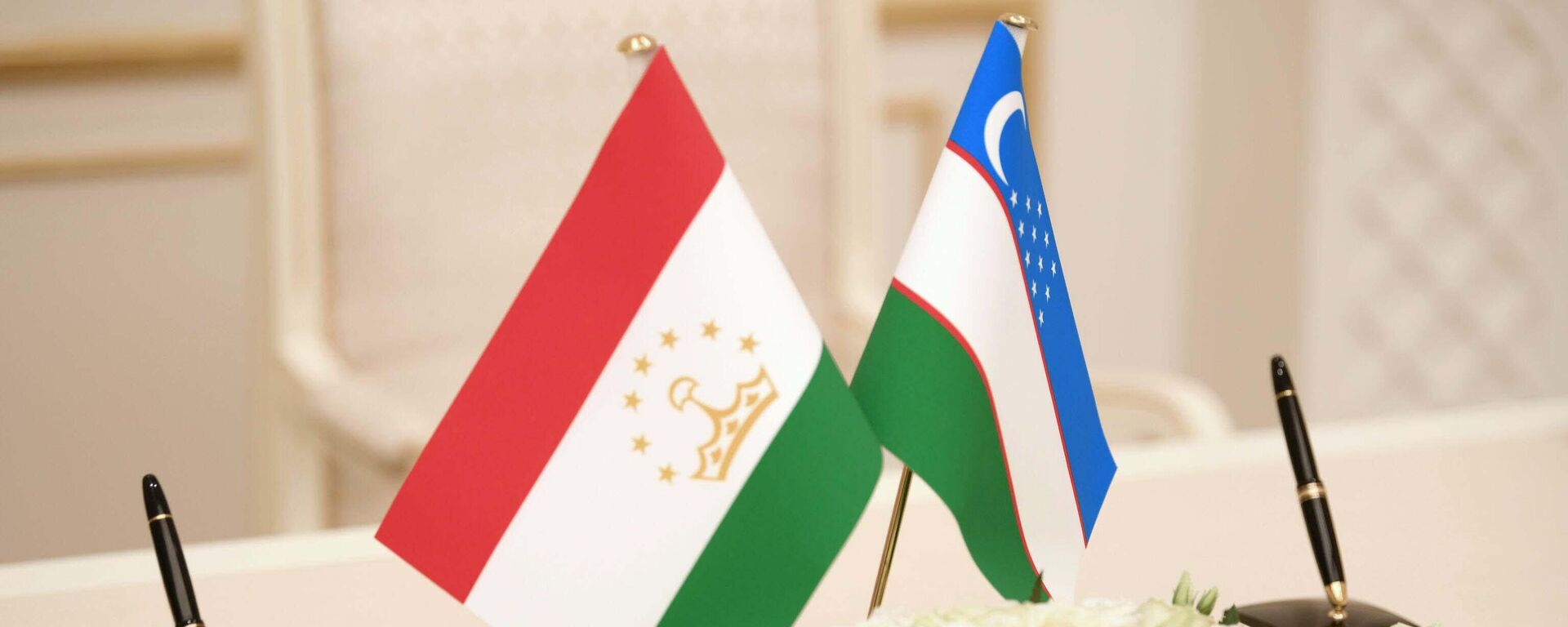 Флаги Узбекистана и Таджикистана  - Sputnik Тоҷикистон, 1920, 23.03.2026