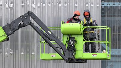 Строительство новых цехов Красноярского алюминиевого завода.