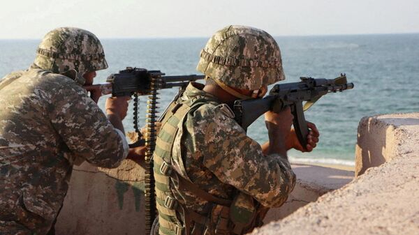 Учения военнослужащих военно-морского флота Корпуса стражей исламской революции (КСИР) на юге Ирана. - Sputnik Таджикистан