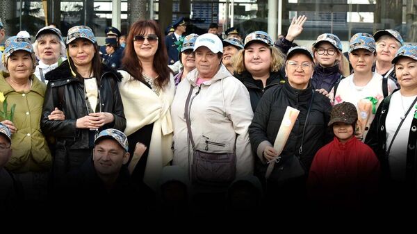 Роҳи Абрешим зинда мешавад: қатораи Жибек Жолӣ дар ин масир корвонҳои қадимӣ ҳаракат кард.
 - Sputnik Тоҷикистон