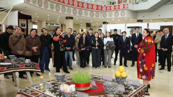 Боздиди ҳайати Қирғизистон аз Осорхонаи миллии Тоҷикистон - Sputnik Тоҷикистон