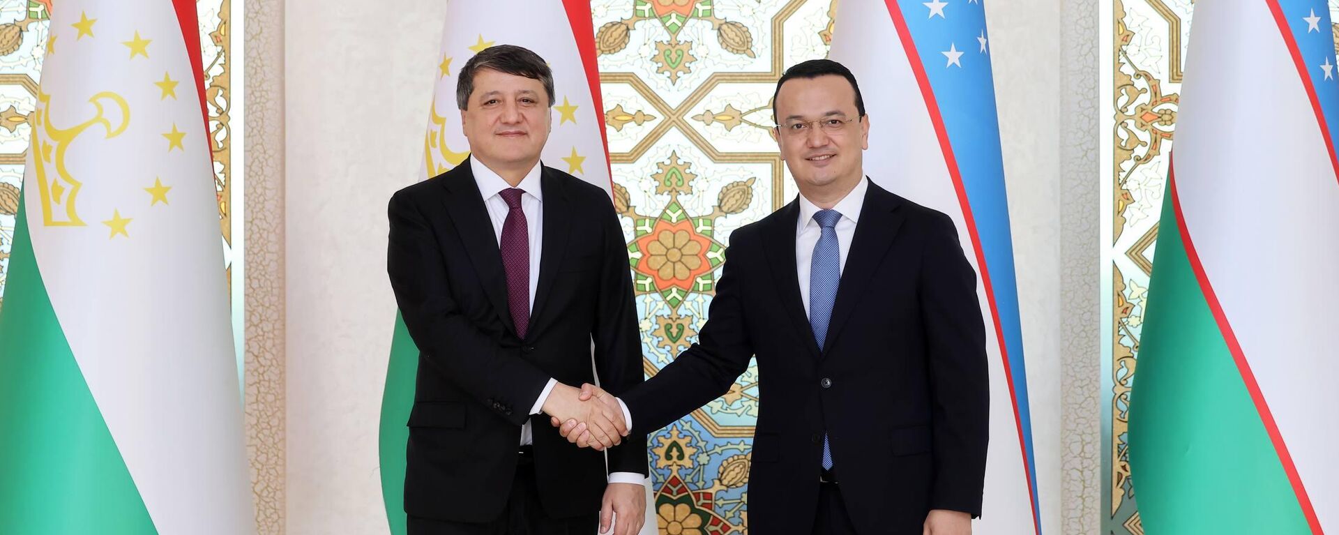 встреча главы Министерства инвестиций, промышленности и торговли Республики Узбекистан Лазиза Кудратова с министром промышленности и новых технологий Республики Таджикистан Шерали Кабиром.  - Sputnik Таджикистан, 1920, 25.03.2026