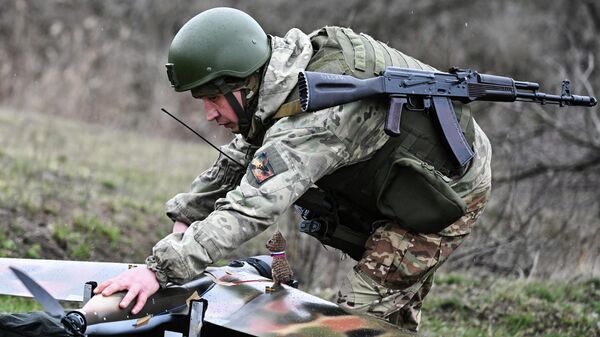 Боевая работа расчета БПЛА ZALA Z-16 группировки войск Центр на Добропольском направлении СВО.  - Sputnik Тоҷикистон