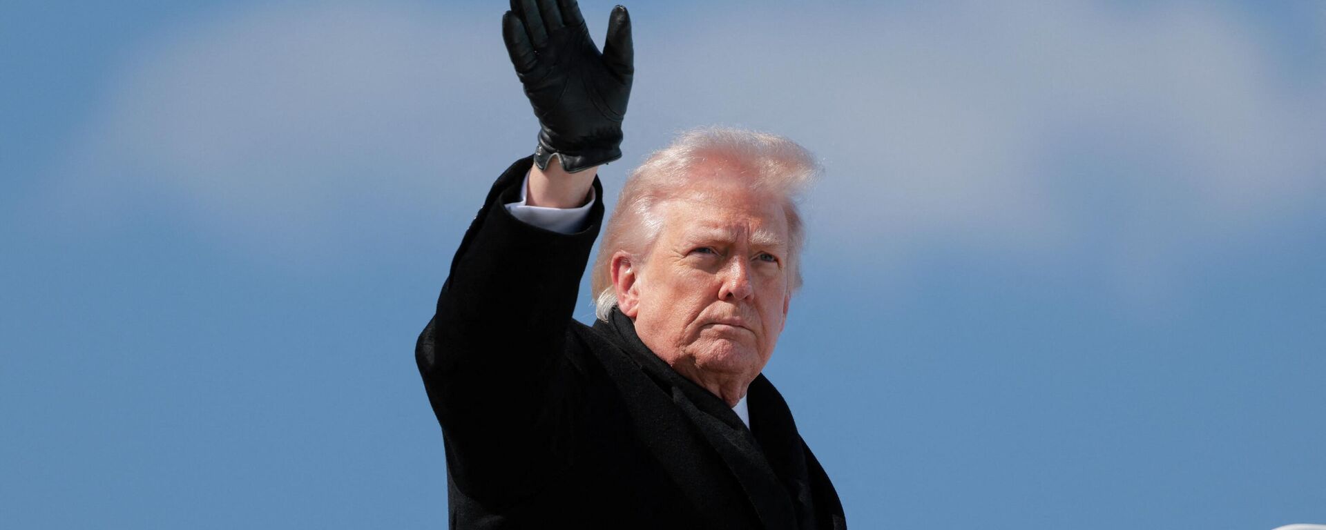 Президент США Дональд Трамп на авиабазе Довер в городе Довер, штат Делавэр, США, 18 марта 2026 года.  - Sputnik Тоҷикистон, 1920, 25.03.2026