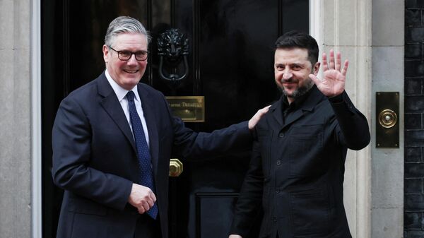 Премьер-министр Великобритании Кир Стармер и Владимир Зеленский на Даунинг-стрит, 10, в Лондоне, Великобритания. - Sputnik Таджикистан