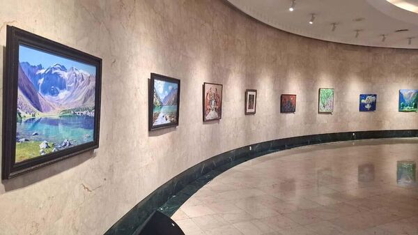 Выставка работ современных таджикских художников под названием Цвета Навруза. - Sputnik Таджикистан