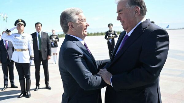 Эмомалӣ Раҳмон вориди Тошканд шуд - Sputnik Тоҷикистон