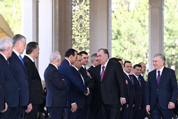 Официальное прибытие таджикского лидера. - Sputnik Таджикистан