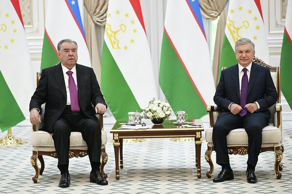 Переговоры в рамках государственного визита Эмомали Рахмона в Узбекистан начались со встречи глав двух государств в формате тет-а-тет. - Sputnik Таджикистан