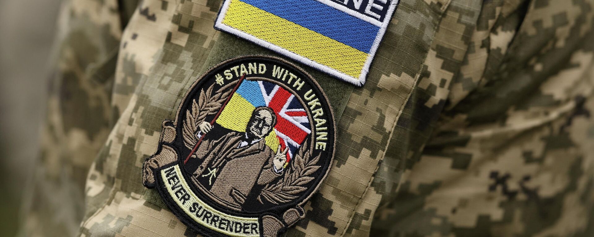 Нашивка на рукаве украинского солдата в британском армейском учебном лагере в Восточной Англии, Великобритания, 24 февраля 2026 года.  - Sputnik Таджикистан, 1920, 26.03.2026