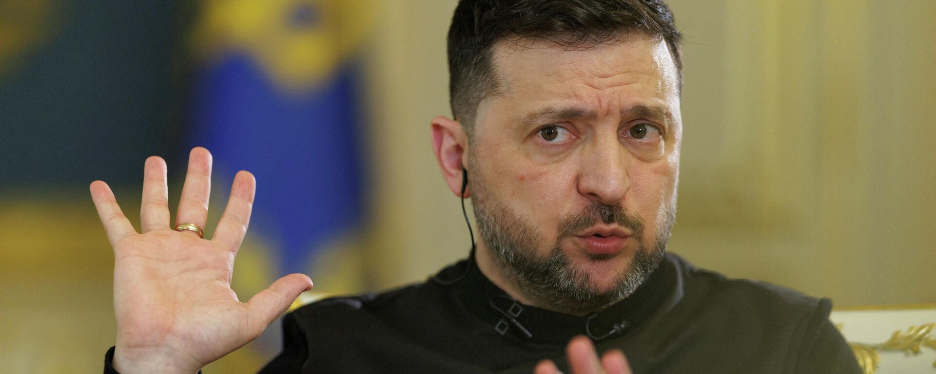 Владимир Зеленский дает интервью агентству Reuters в Киеве, Украина, 25 марта 2026 года. - Sputnik Таджикистан, 1920, 29.03.2026