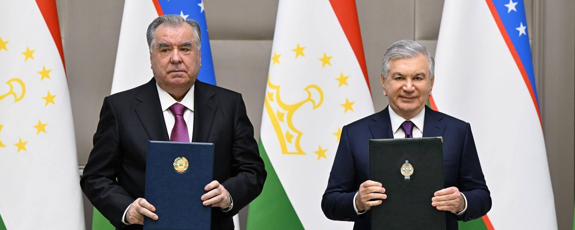 Президент Республики Узбекистан Шавкат Мирзиёев и Президент Республики Таджикистан Эмомали Рахмон подписали Совместное заявление об углублении стратегического партнерства и союзнических отношений. - Sputnik Тоҷикистон, 1920, 27.03.2026