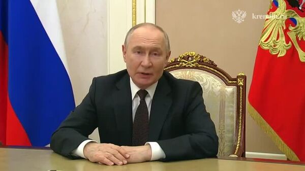 Путин хизматчиёни Росгвардия-ро бо иди касбияшон шодбош гуфта, барои хидматашон миннатдорӣ баён намуд - Sputnik Тоҷикистон