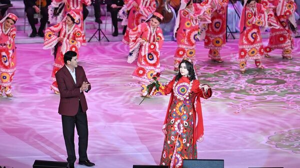 Рахмон и Мирзиёев приняли участие в Вечере дружбы артистов Таджикистана и Узбекистана - Sputnik Таджикистан