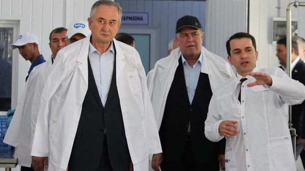 Тонна молока в сутки: в Хатлоне открыли новый перерабатывающий завод - Sputnik Таджикистан