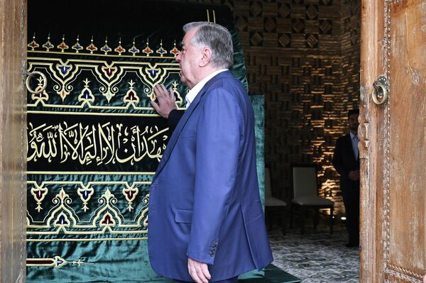 Боздид аз мавзеъҳои таърихии шаҳри Бухоро - Sputnik Тоҷикистон