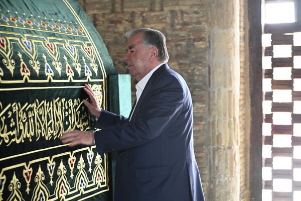 Боздид аз мавзеъҳои таърихии шаҳри Бухоро - Sputnik Тоҷикистон