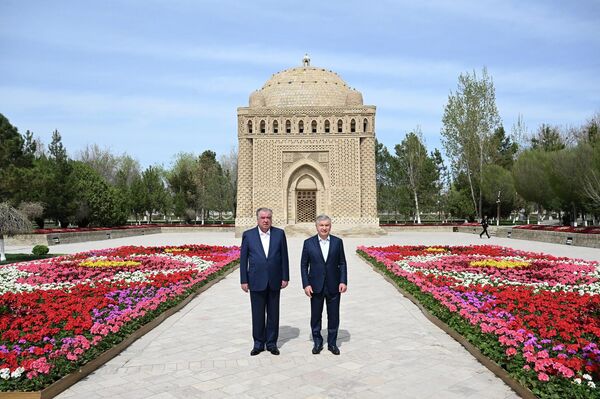 Боздид аз мавзеъҳои таърихии шаҳри Бухоро - Sputnik Тоҷикистон