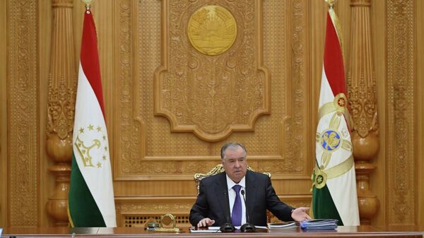 Маҷлиси ҳукумат баъд аз бозгашти Раҳмон аз Ӯзбекистон - Sputnik Тоҷикистон