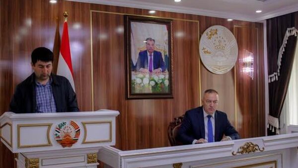 Раиси Панҷакент кишти картошкаро зери назорат гирифт - Sputnik Тоҷикистон