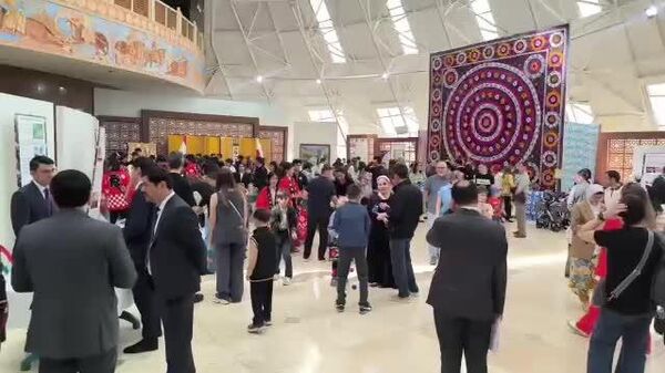 Сумо, кимоно, сёдо: в Нацмузее Таджикистана прошел день Японии - Sputnik Таджикистан