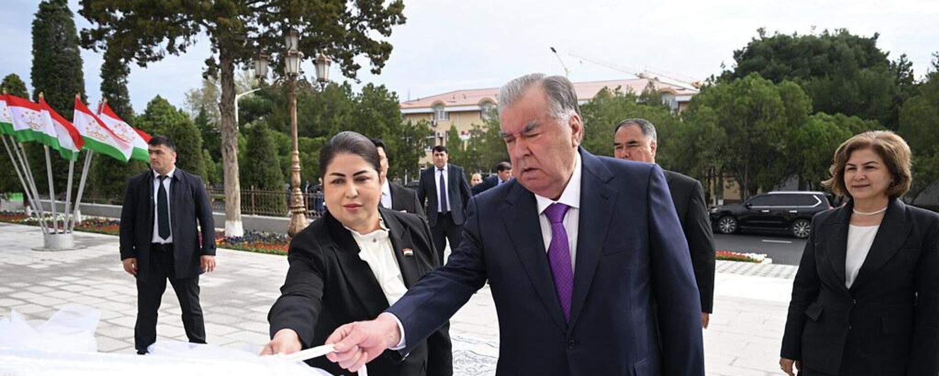 Ифтитоҳи театри ба номи А.С Пушкин дар Хуҷанд - Sputnik Тоҷикистон, 1920, 29.03.2026