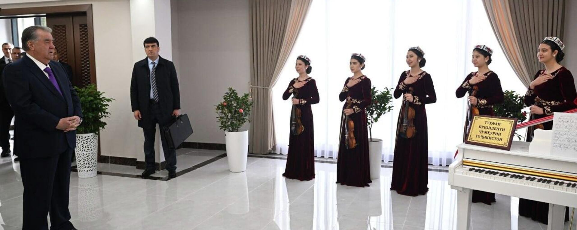 Раҳмон бинои Театри давлатии драммавии русии ба номи Александр Пушкинро баъди навсозӣ ифтитоҳ кард - Sputnik Тоҷикистон, 1920, 29.03.2026