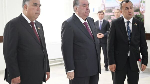 Раҳмон дар ноҳияи Мастчоҳ се иншооти истеҳсолиро, ки бо саҳми соҳибкорон бунёд шудаанд, ба таври фосилавӣ ифтитоҳ кард - Sputnik Тоҷикистон