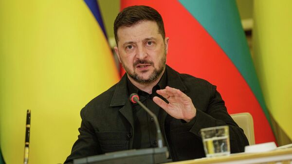 Владимир Зеленский выступает на пресс-конференции в Киеве, Украина, в понедельник, 30 марта 2026 года. - Sputnik Тоҷикистон
