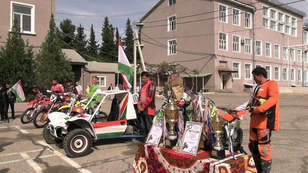 Таджикские мотоциклисты впервые завоевали призовые места на международной гонке Великий шелковый путь - 2026 - Sputnik Таджикистан
