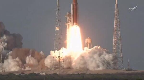 Первая за более чем 50 лет пилотируемая миссия отправилась к Луне - Sputnik Таджикистан