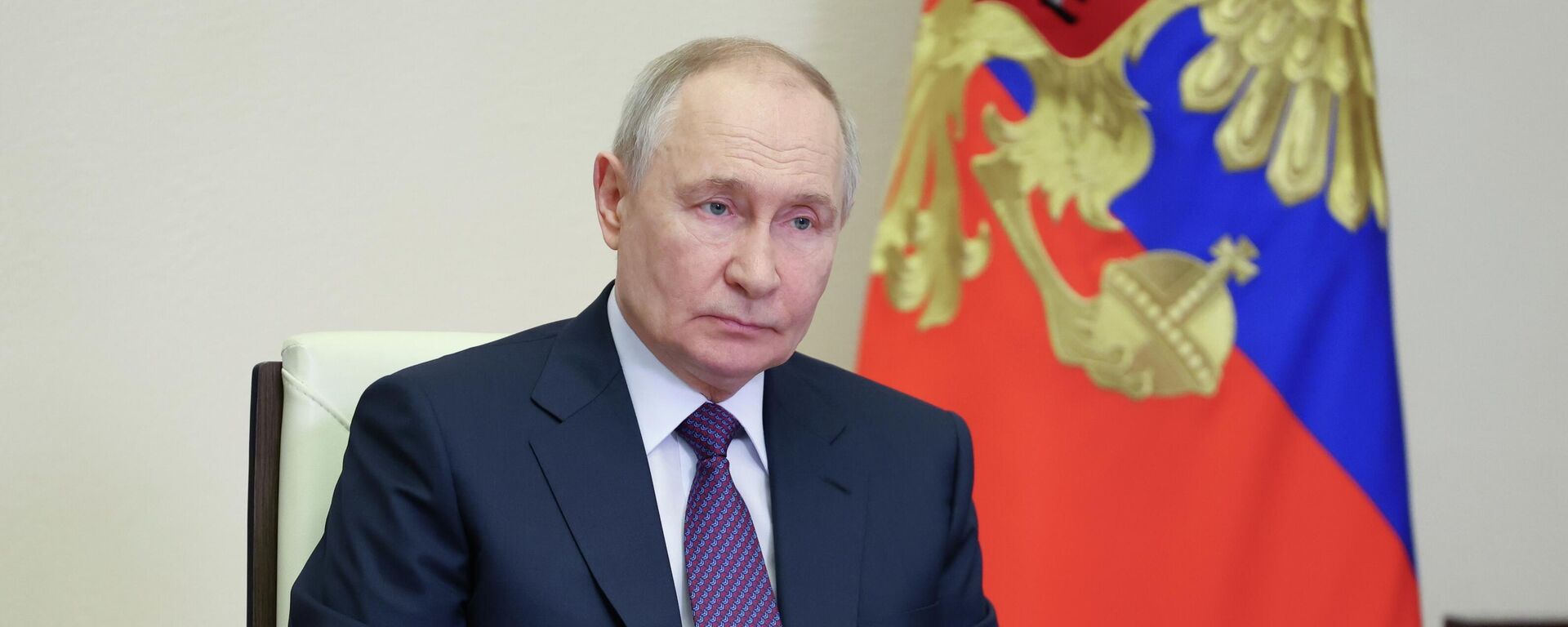 Президент РФ Владимир Путин принимает участие в режиме видеоконференции в церемонии открытия объектов транспортной инфраструктуры. - Sputnik Таджикистан, 1920, 10.04.2026