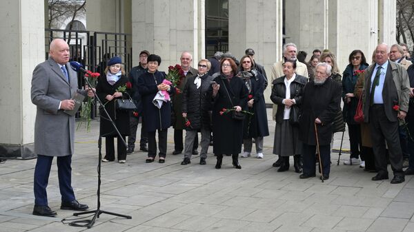 Открытие мемориальной доски дипломату Валентину Фалину в Москве - Sputnik Тоҷикистон