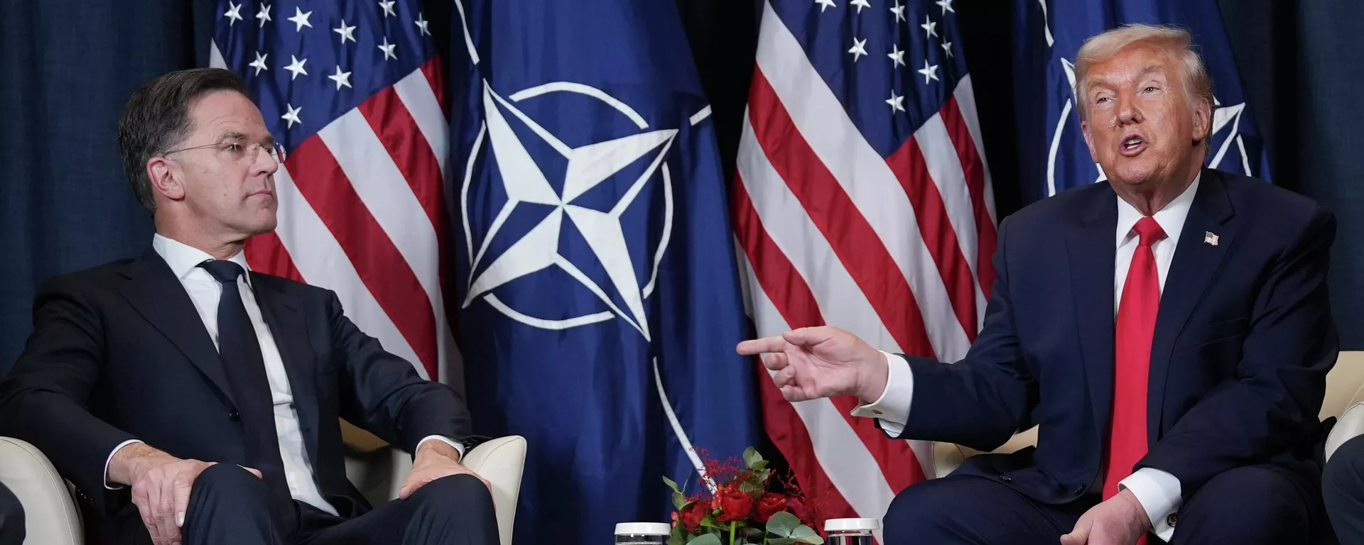 Президент США Дональд Трамп во время встречи с генеральным секретарем НАТО Марком Рютте на полях ежегодного заседания Всемирного экономического форума в Давосе, Швейцария. — Sputnik Таджикистан, 1920, 03.04.2026