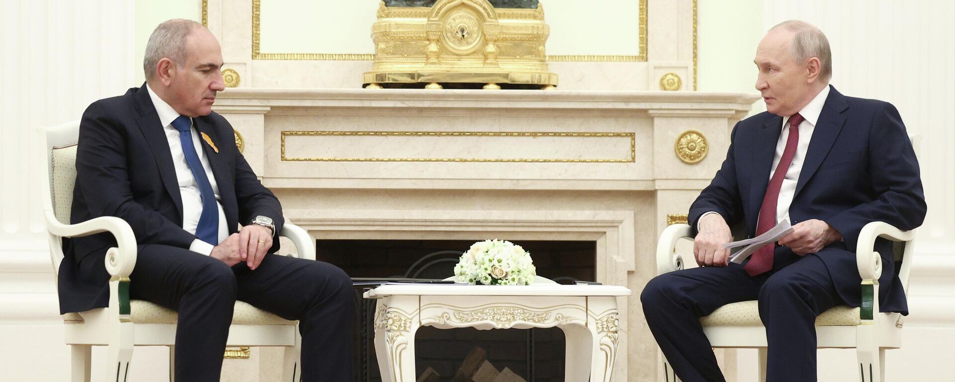 Переговоры президента Владимира Путина и премьер-министра Армении Никола Пашиняна.  - Sputnik Таджикистан, 1920, 03.04.2026