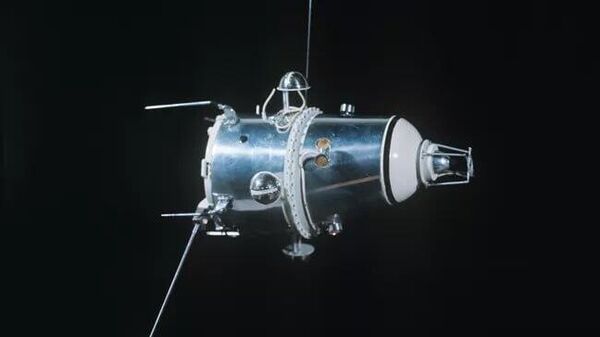 Ҷаҳиш дар фатҳи кайҳон: 3 апрели соли 1966, истгоҳи “Луна-10” аввалин моҳвораи маснӯи Моҳ дар ҷаҳон шуд - Sputnik Тоҷикистон