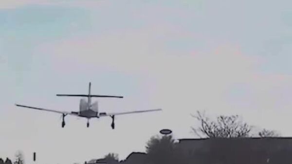 В США самолет совершил аварийную посадку на оживленное шоссе - Sputnik Таджикистан