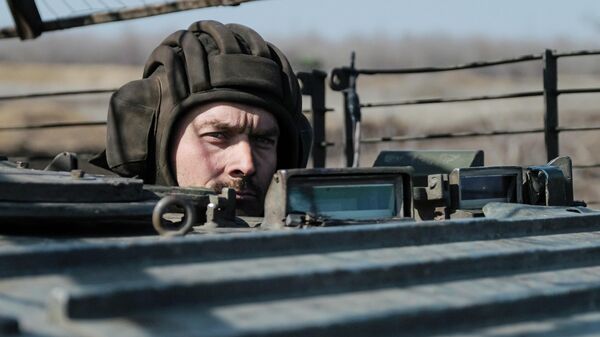 Российские танкисты совершенствуют навыки, используя опыт операторов БПЛА - Sputnik Таджикистан