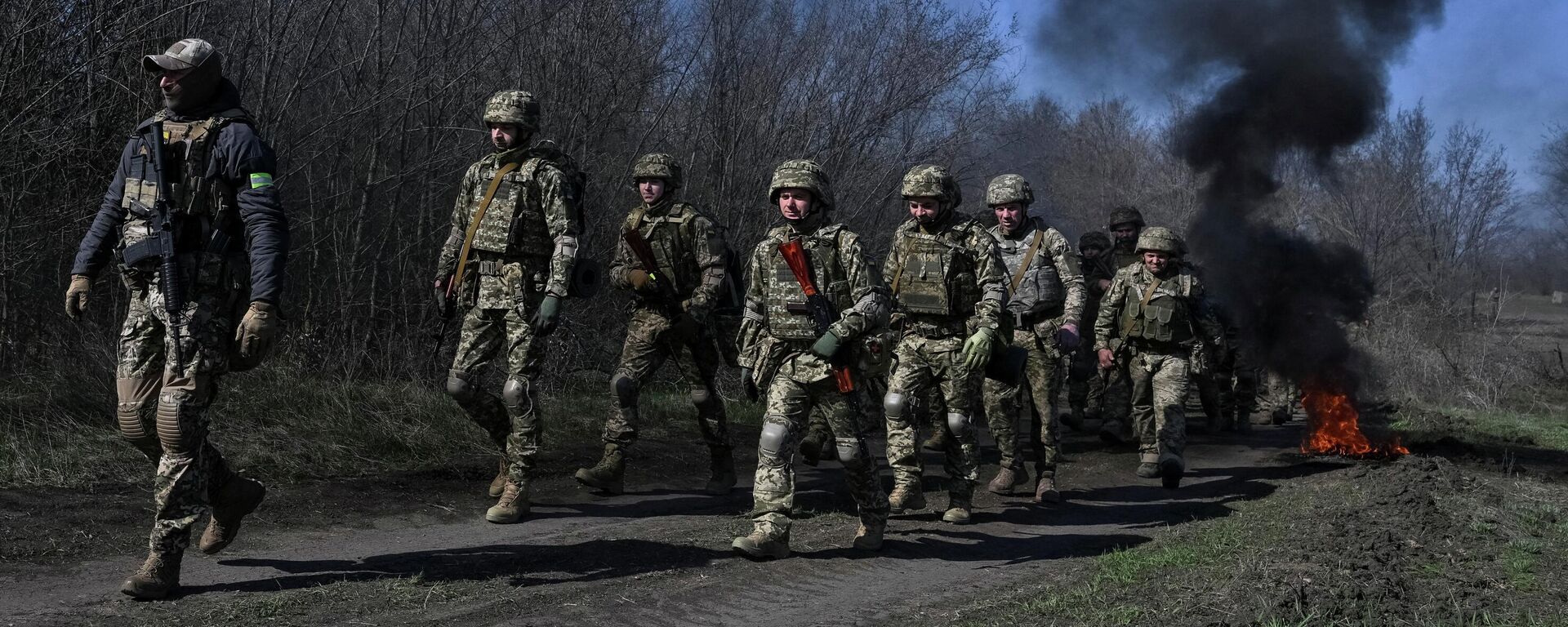 Новобранцы 118-й отдельной механизированной бригады Вооруженных сил Украины проходят военную подготовку в Запорожской области, Украина, 5 апреля 2026 года. - Sputnik Таджикистан, 1920, 06.04.2026